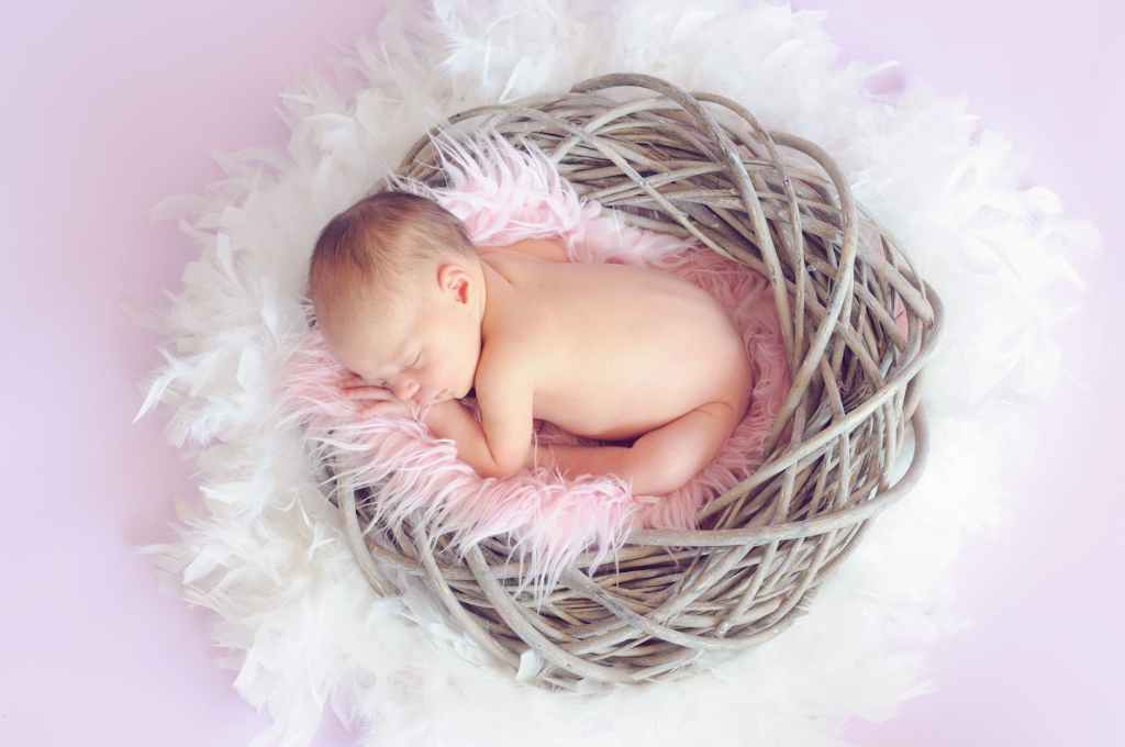 10 of my BEST Tips for Breastfeeding (For new moms)